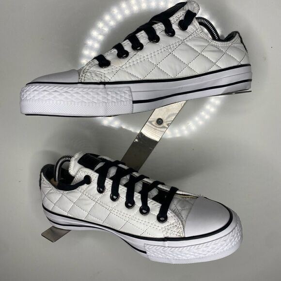 Converse White Shoes Quilted Low Top Unisex Sz Women 6 Men 8 149552C EUC - Picture 1 of 6
